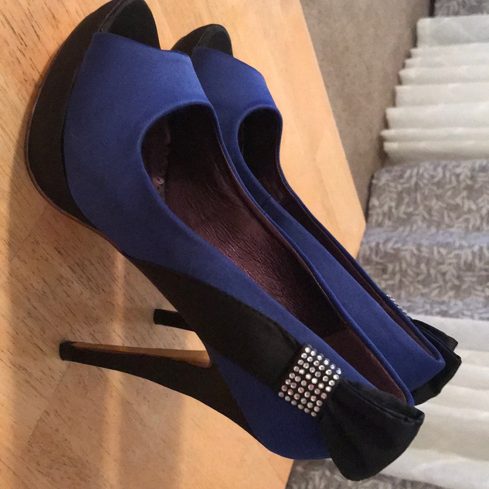 Stiletto fabric heals